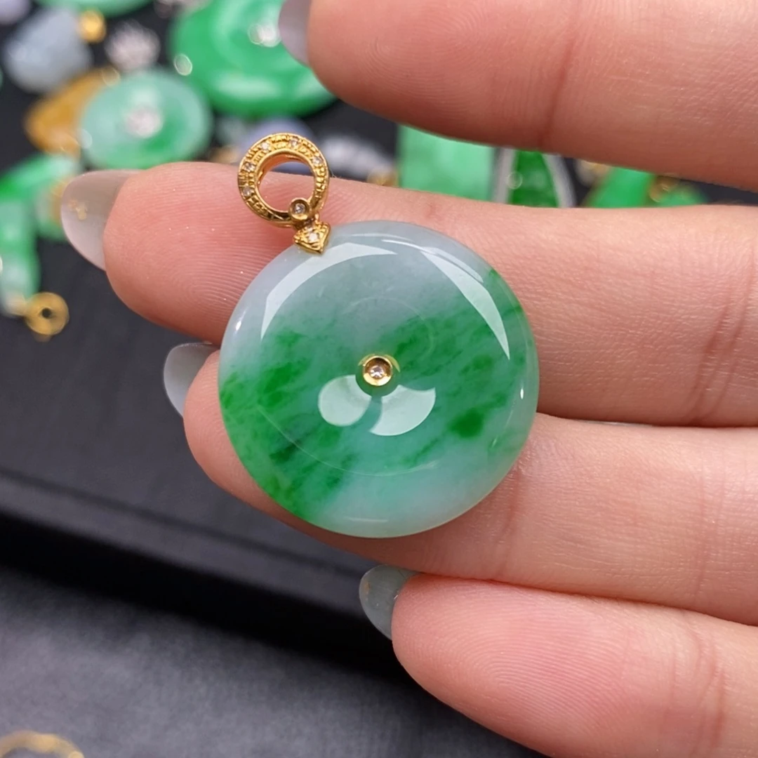 翡翠颈饰18K金镶嵌翡翠