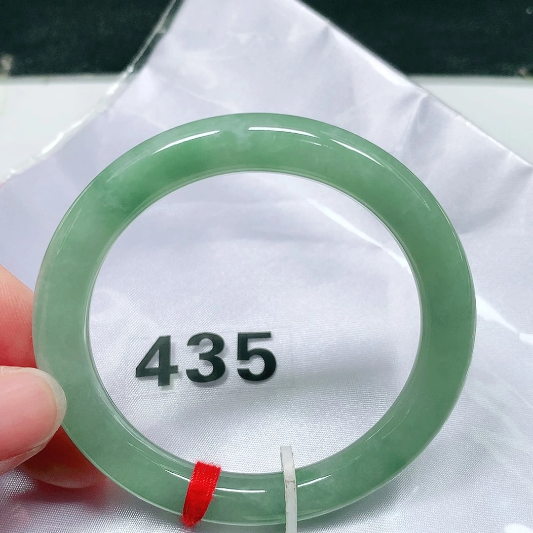 翡翠未镶嵌手镯（圆镯）69 号翡翠手镯