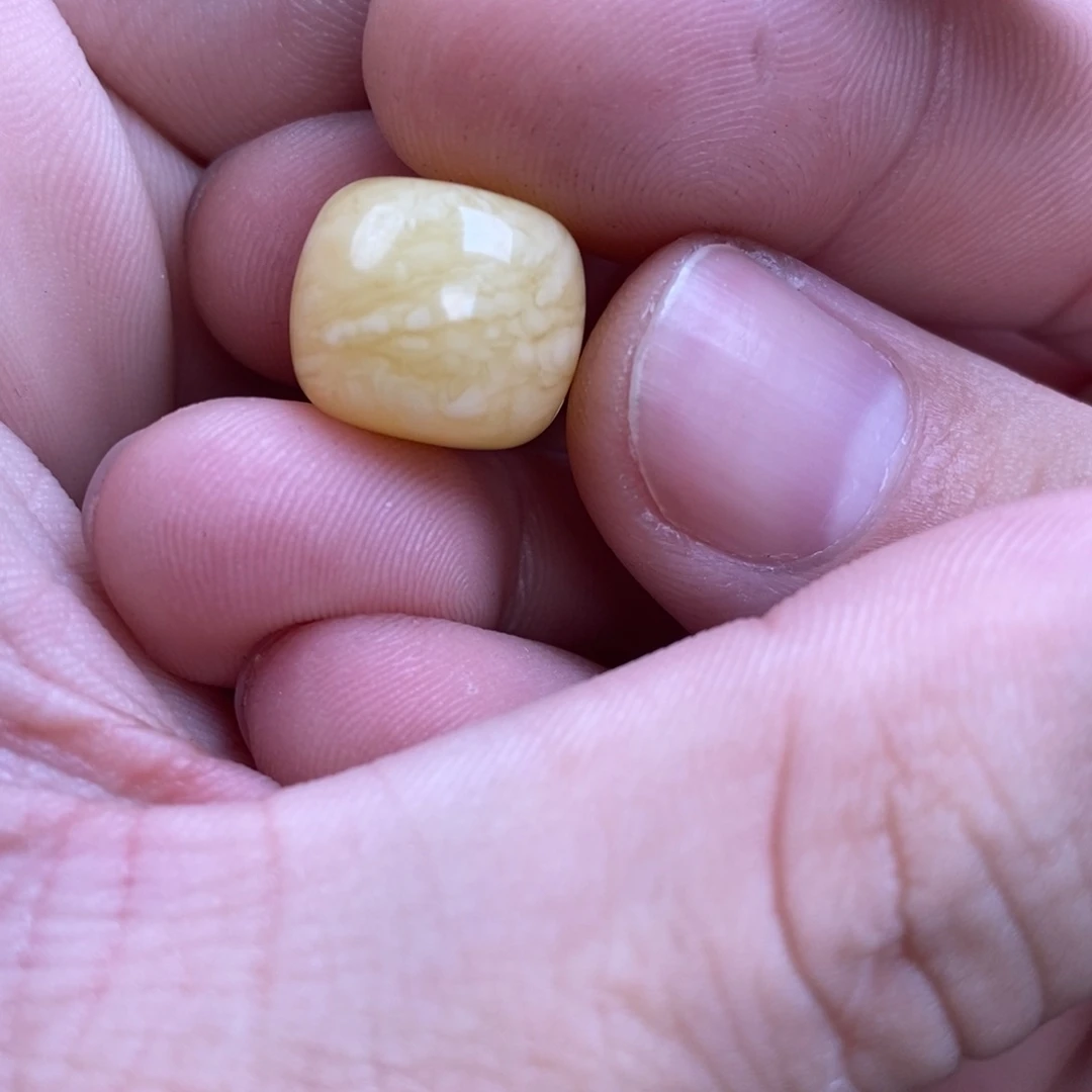 蜜蜡裸石未镶嵌麟