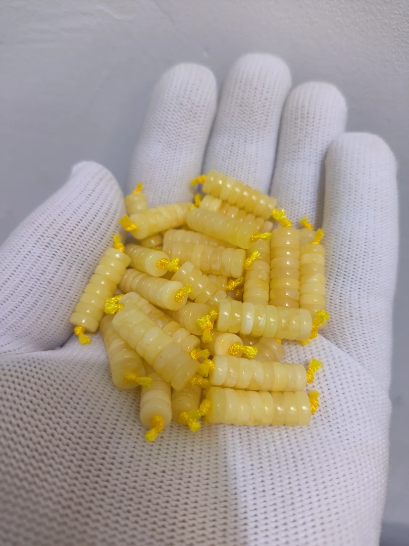 超精工微倒角精品蜜蜡隔片，鸡油黄俄料直径5.5到8，多样发其一