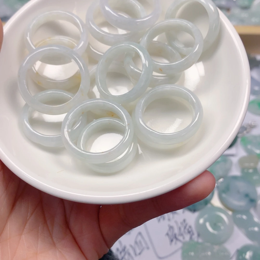 翡翠未镶嵌颈饰wwww