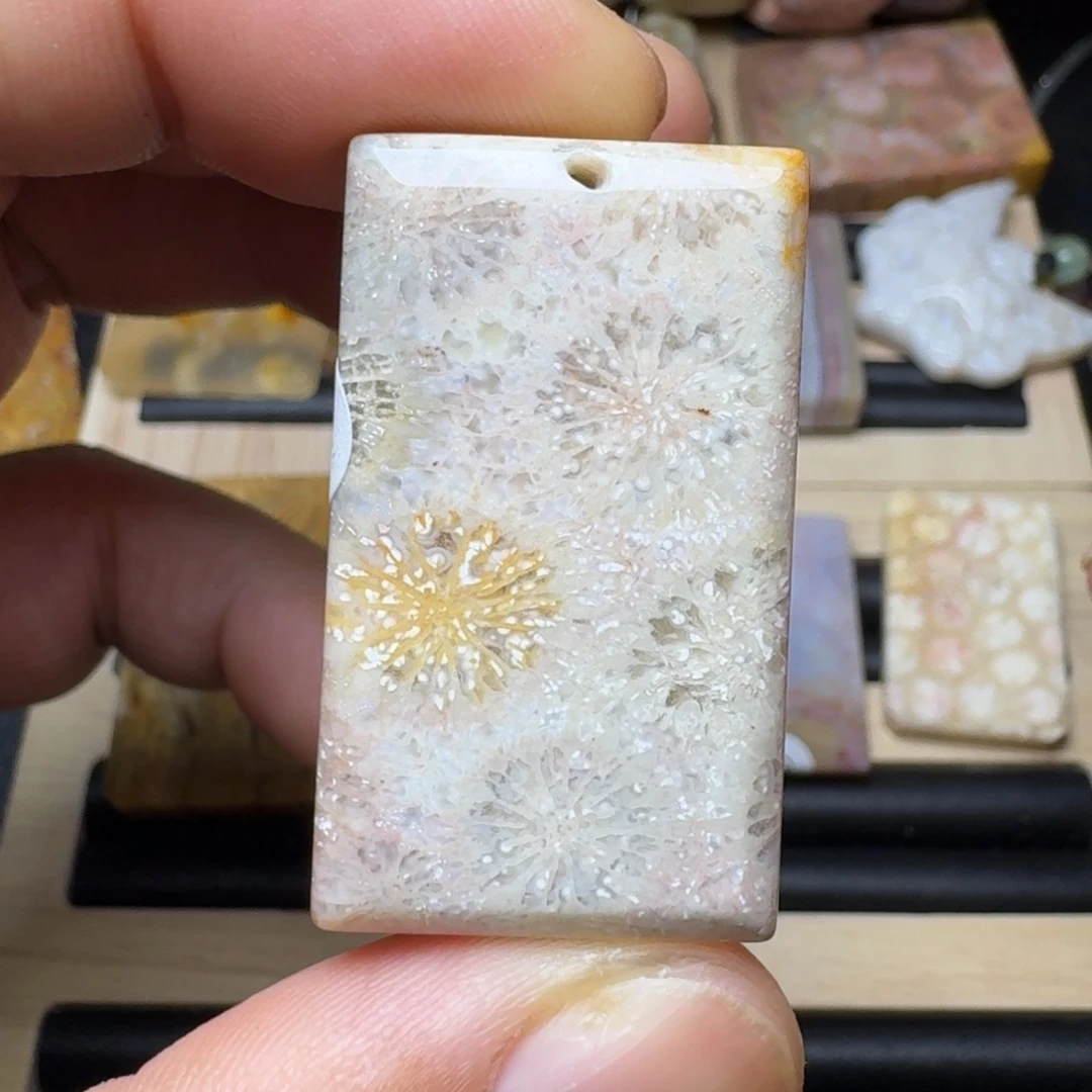 未镶嵌纯天然色有机玉石保真色硅化玉