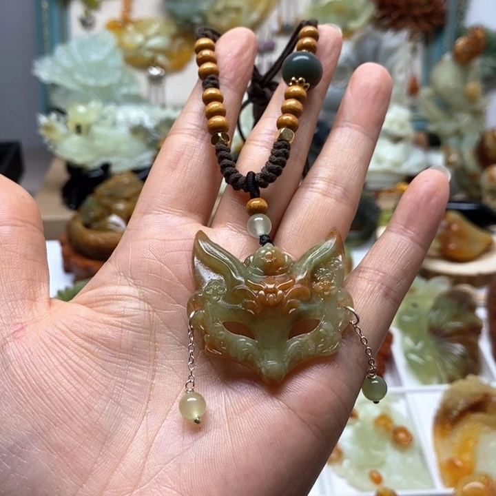 未镶嵌蛇纹石玉颈饰