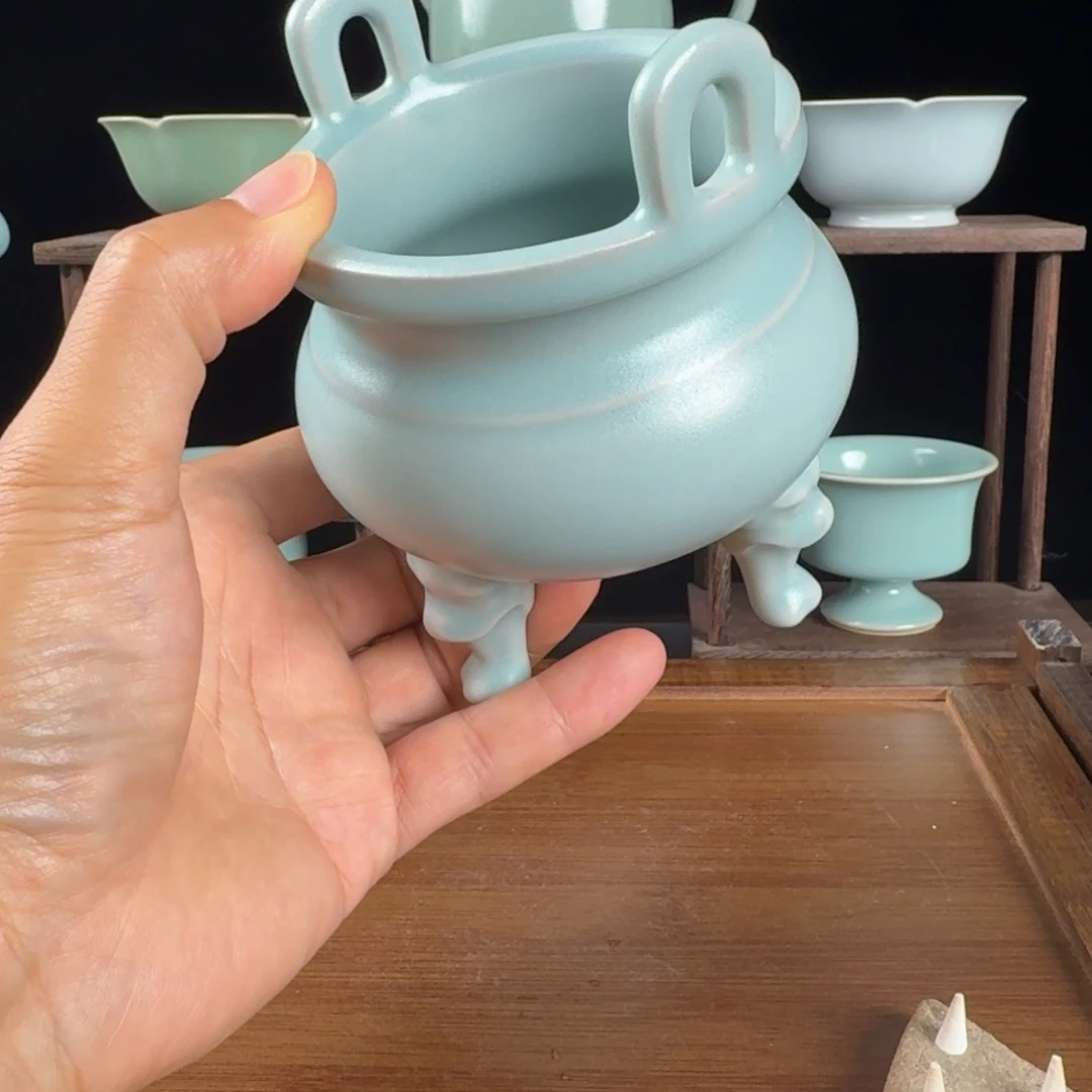 摆件汝瓷粉青双耳炉