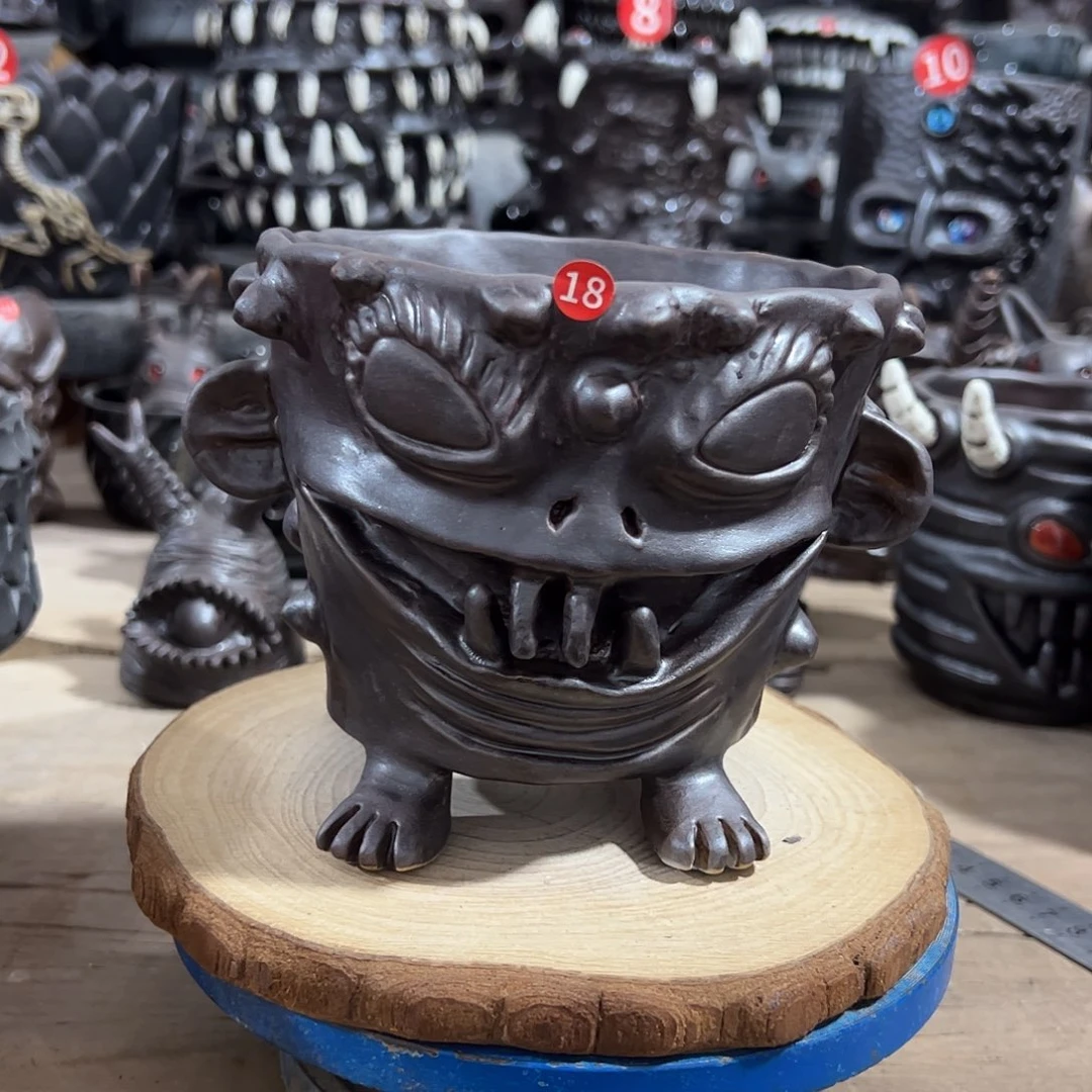 18号，手捏微瑕，内口12外高11.5