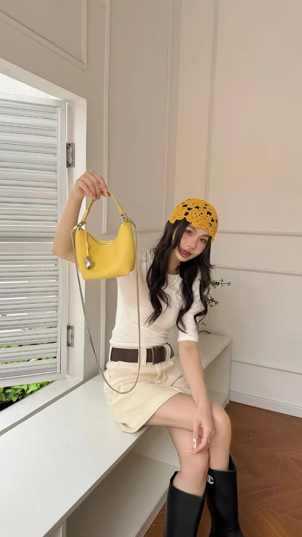 2025轻奢女士腋下防刮经典便携式拉链月牙包