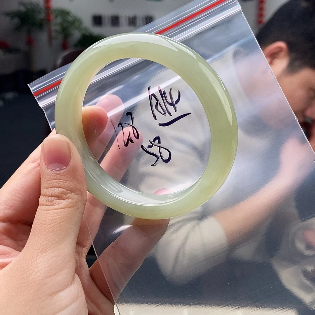 和田玉颜色多样性发拍一发一未镶嵌