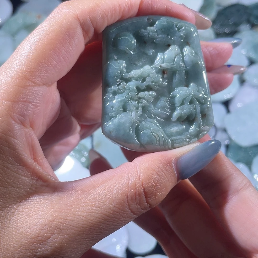 翡翠未镶嵌颈饰山水