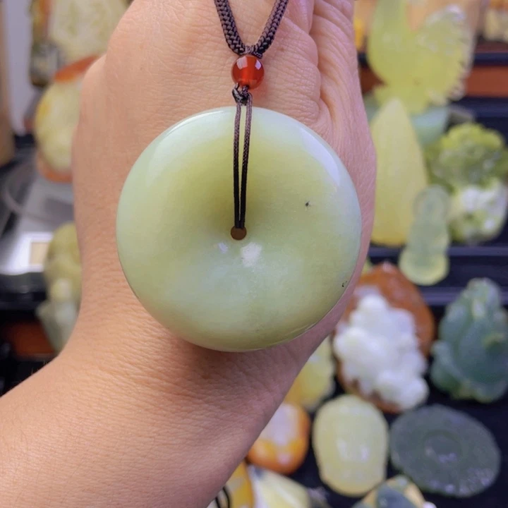 未镶嵌蛇纹石玉颈饰