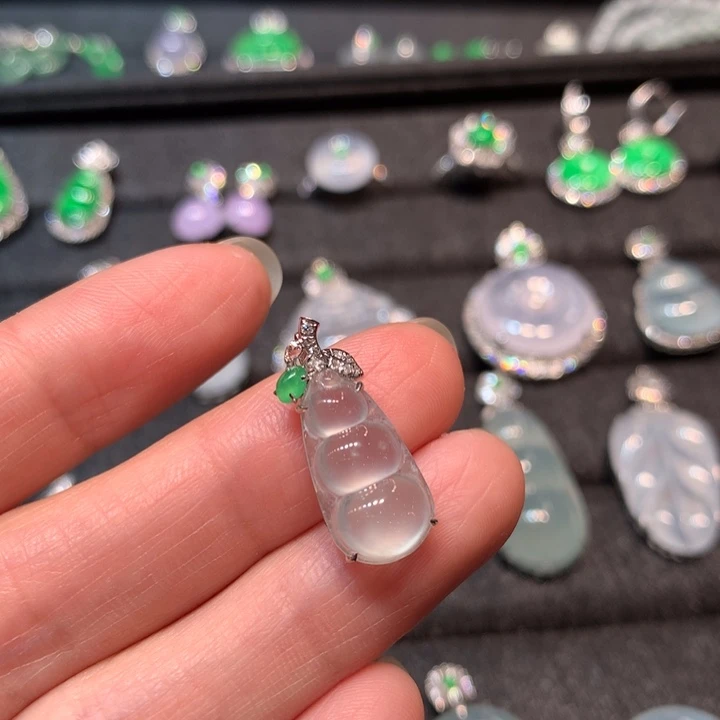 【闪购商品】颈饰18K金镶嵌翡翠翡翠