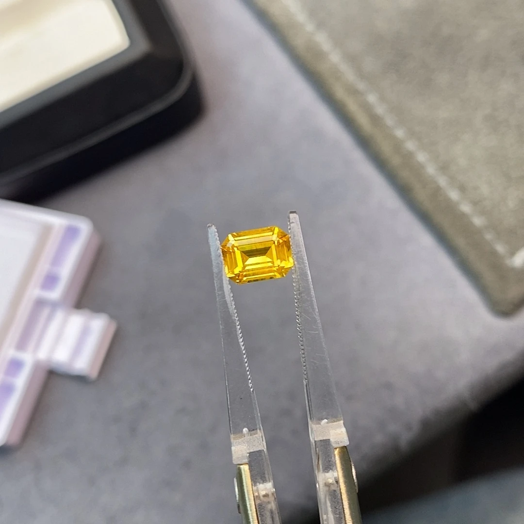 彩色蓝宝石裸石1.6ct 金丝雀
