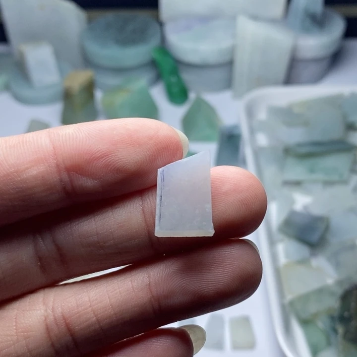 翡翠未镶嵌颈饰翡翠未镶嵌颈饰