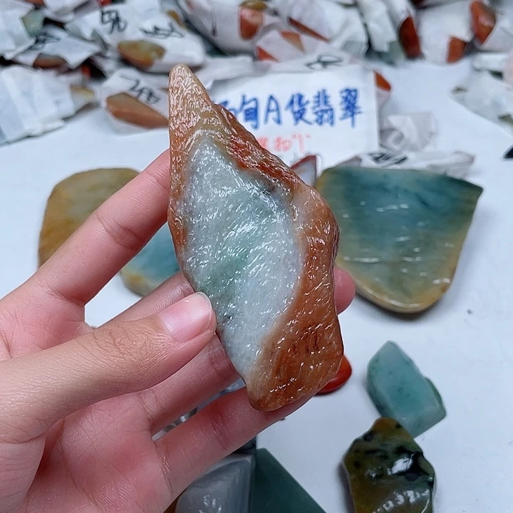 松***翡翠未镶嵌颈饰翡翠