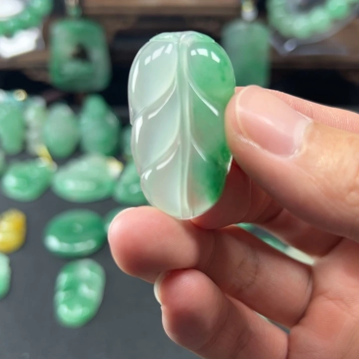 石英质玉颈饰未镶嵌