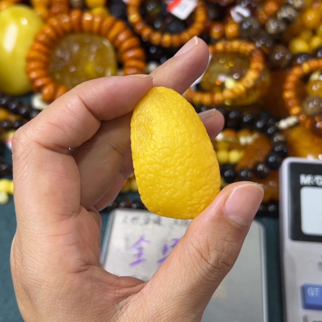 未镶嵌琥珀珠宝奇石398