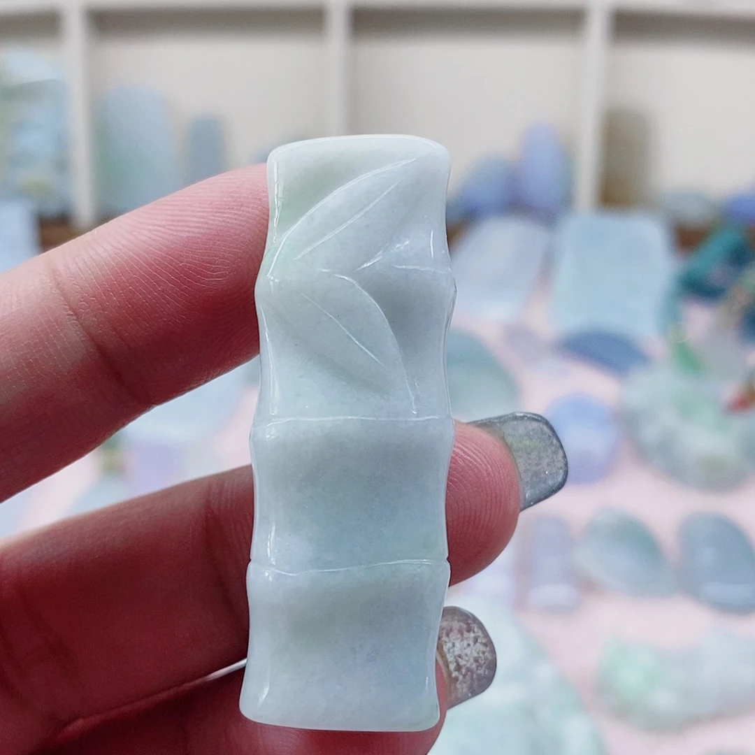 颈饰未镶嵌翡翠天然