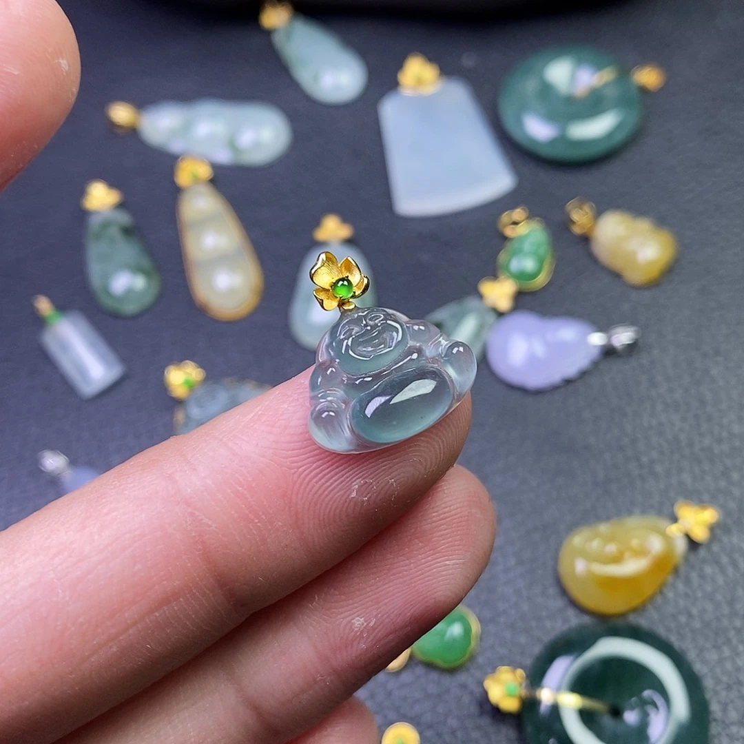 颈饰18K金镶嵌翡翠