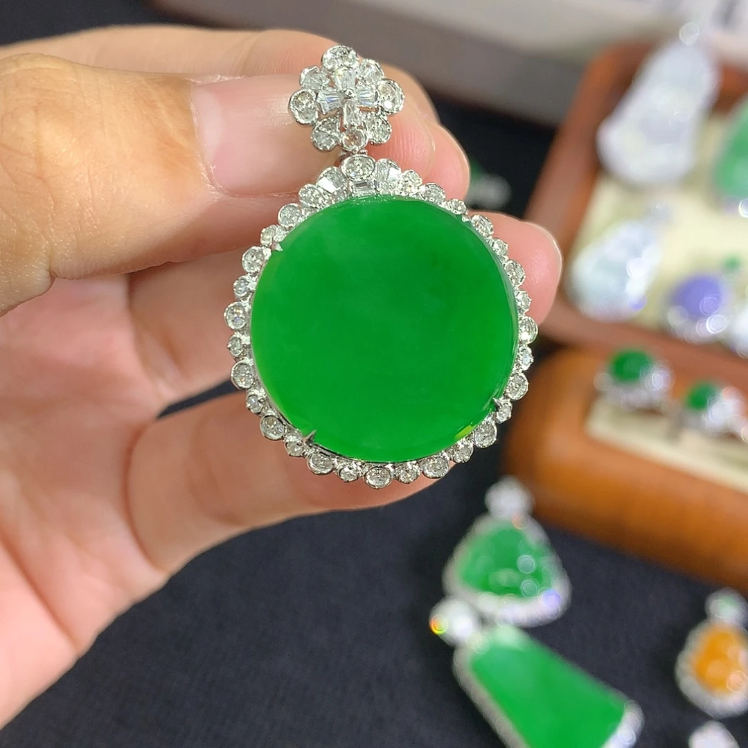 翡翠18K金镶嵌吊坠(不含链)圆牌