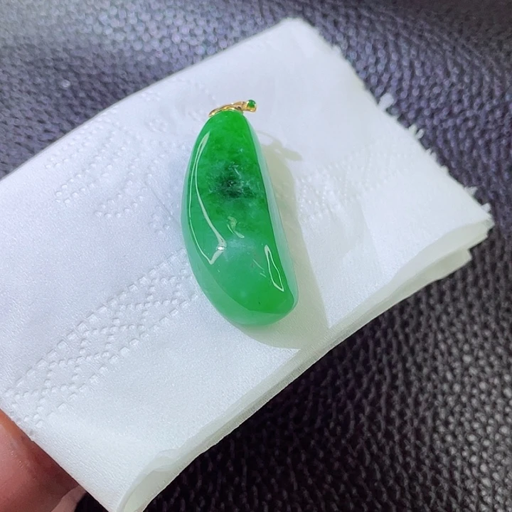 翡翠颈饰18K金镶嵌翡翠