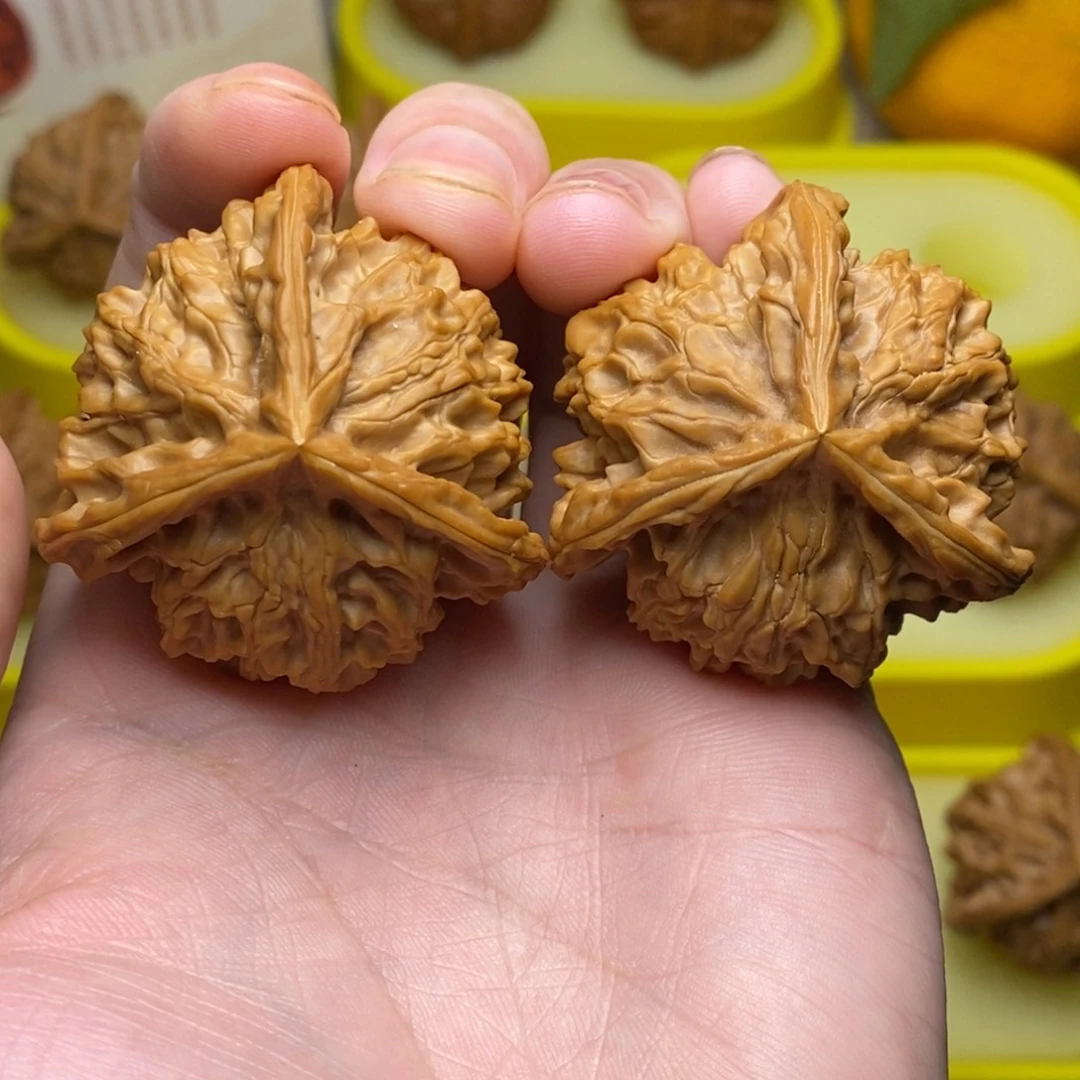 文玩核桃吊坠盘山三棱42