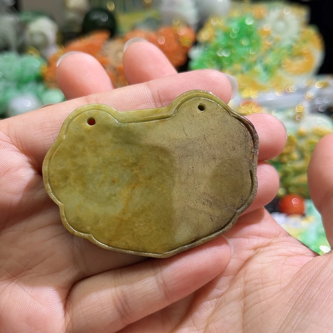 翡翠未镶嵌颈饰待编织