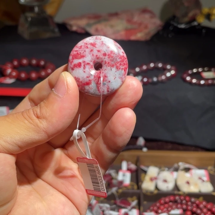 天然辰砂原石平安扣