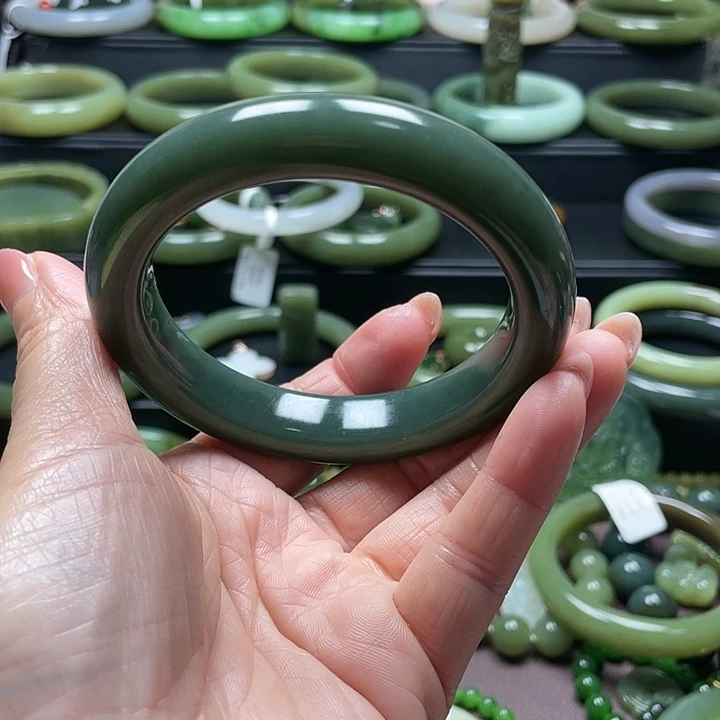 和田玉未镶嵌手镯