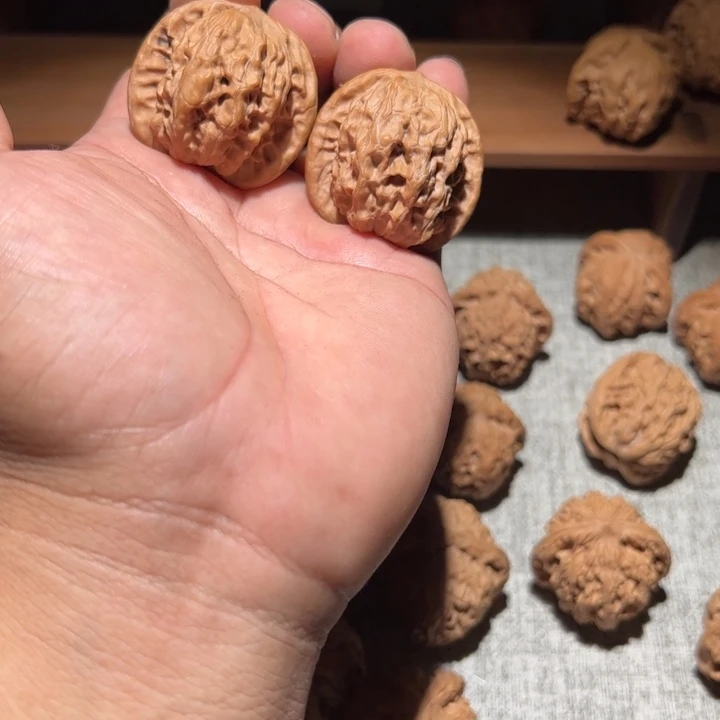 文玩核桃吊坠野狼