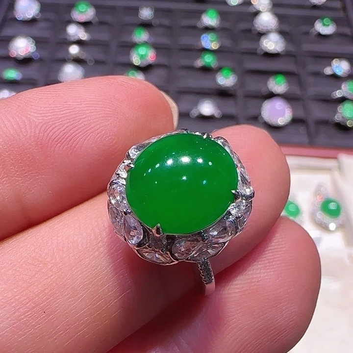 翡翠戒指18K金镶嵌戒指