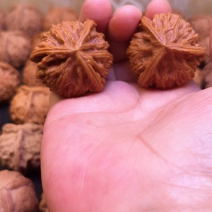 庞***眼吊坠文玩核桃你们都在