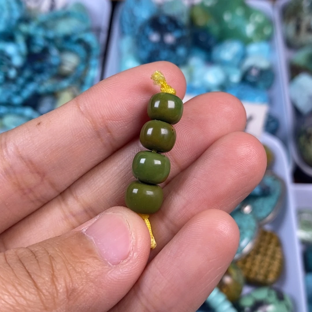 绿松石未镶嵌颈饰