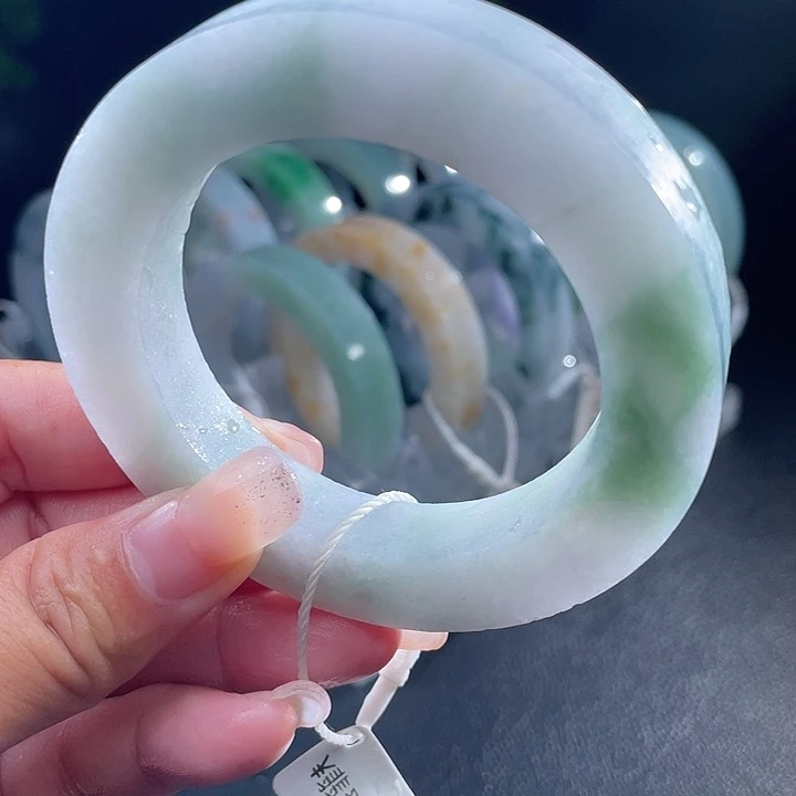 定制翡翠未镶嵌翡翠手镯