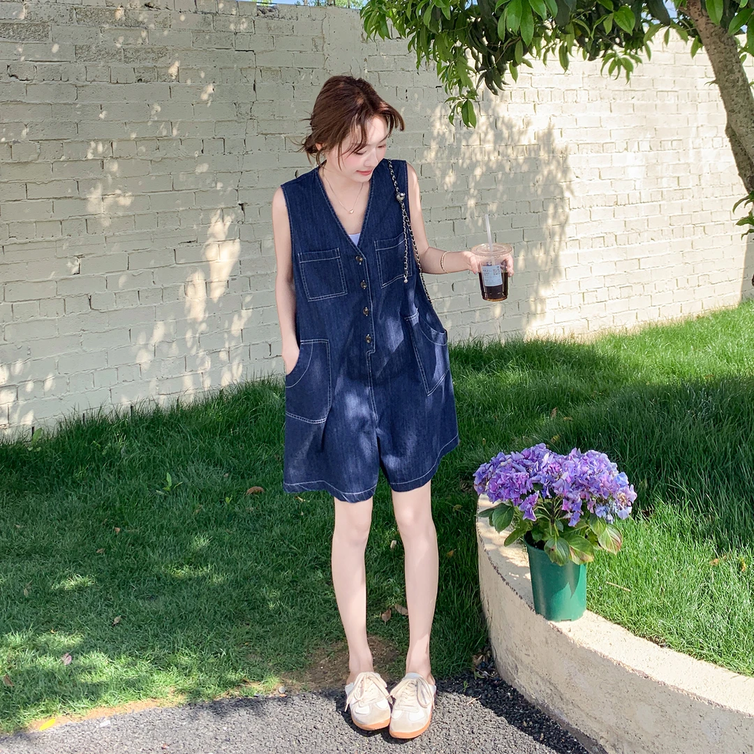 复古深蓝色牛仔连体裤女2025夏季新款设计感可盐可甜V领无袖短裤