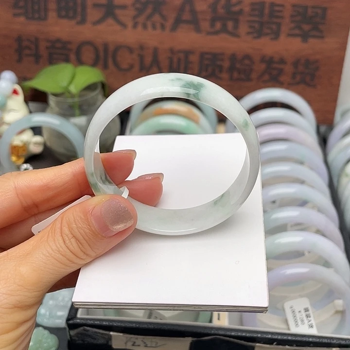 翡翠未镶嵌手镯52.2公主镯