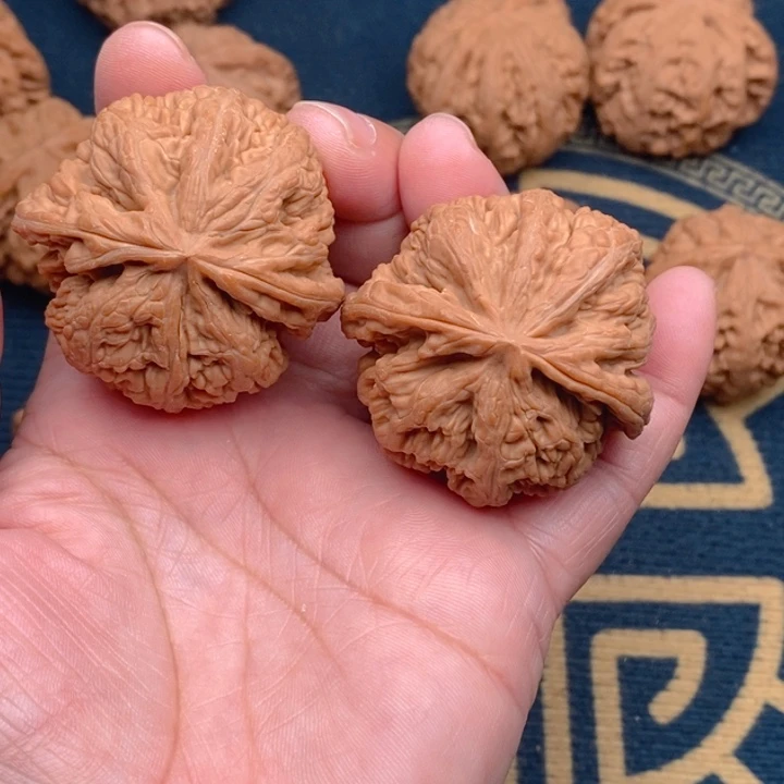 大***。吊坠文玩核桃粗筋43。   1