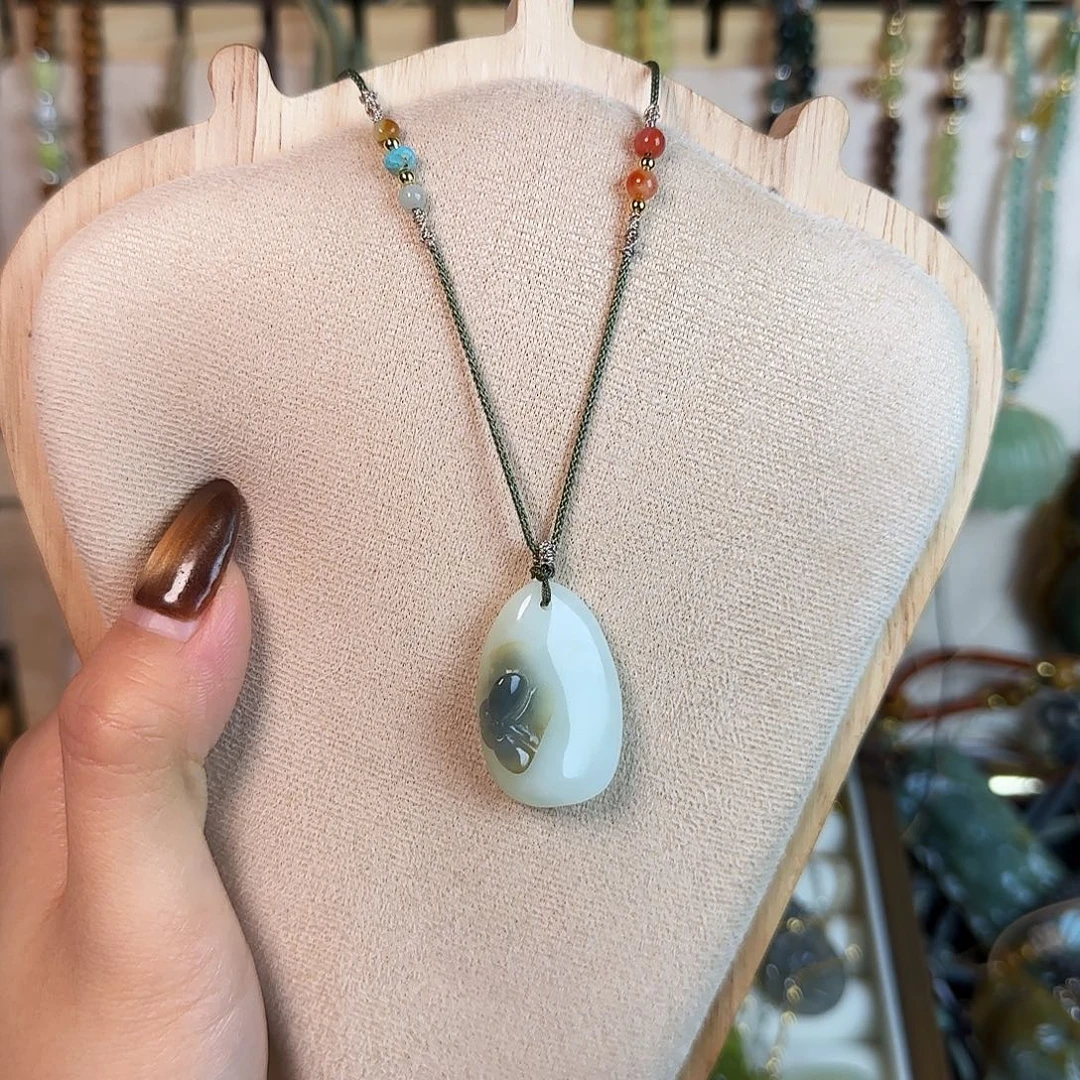 Z***瑰蛇纹石玉未镶嵌颈饰