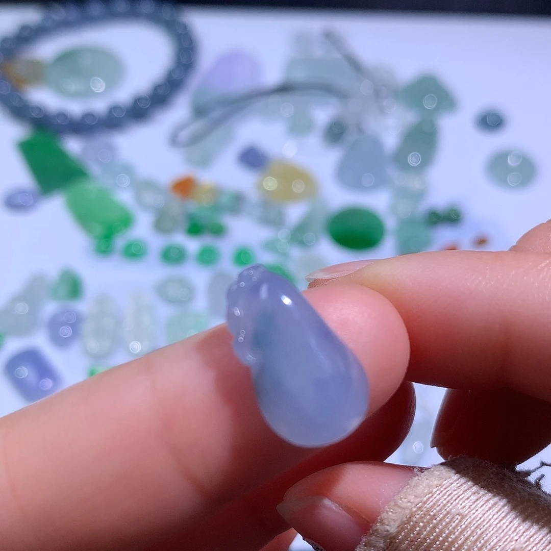 翡翠颈饰未镶嵌瓜