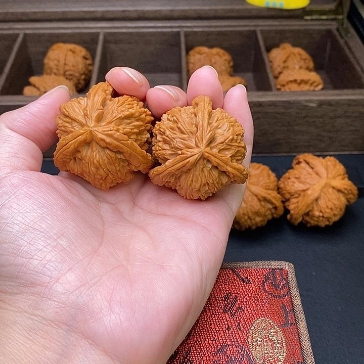 沈***扬把件文玩核桃白奔
