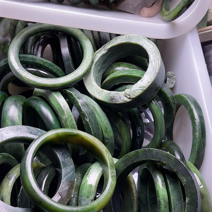 手链未镶嵌和田玉（糖玉）胜*