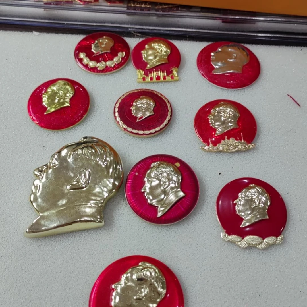 亮***哥其他普通金属纪念章