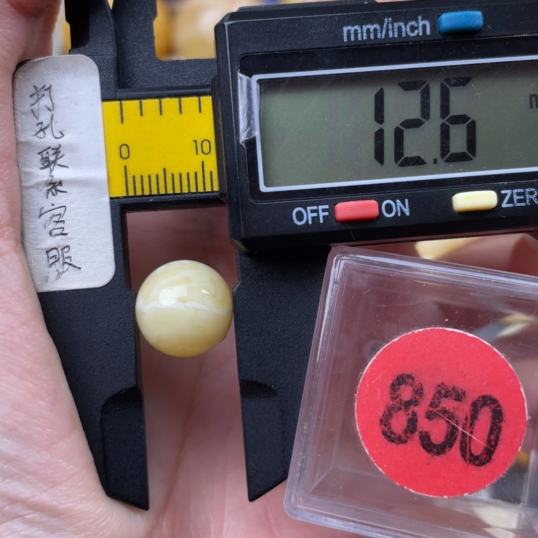 橙***时蜜蜡未镶嵌珠宝奇石