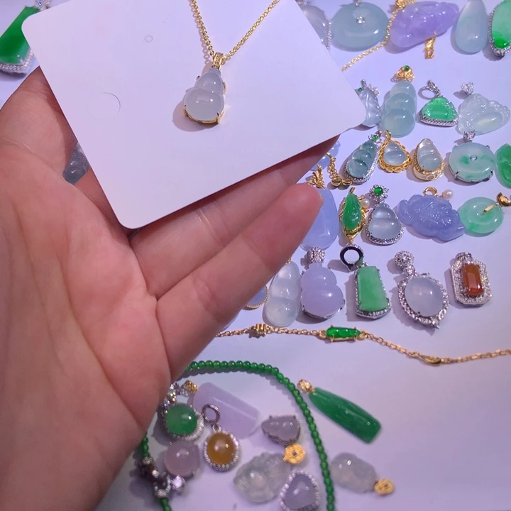 翡翠未镶嵌挂件11