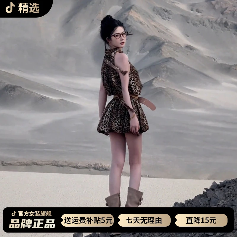 法式辣妹豹纹挂脖吊带连衣裙子女夏季2026新款度假风气质花苞短裙