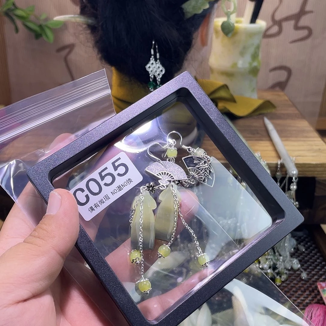 蛇纹石玉未镶嵌发饰兔*崽