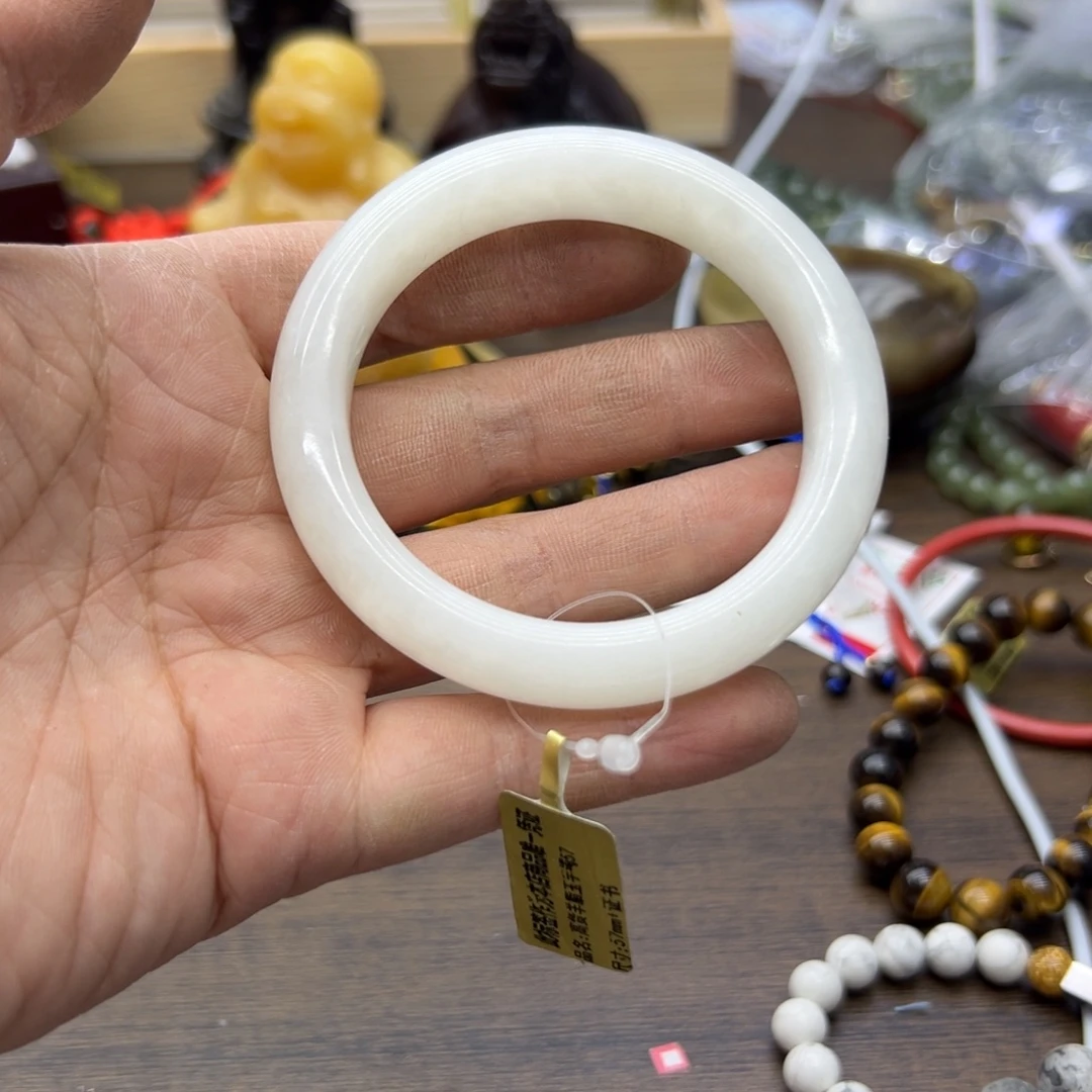 和田玉未镶嵌手镯56圈围889瑕