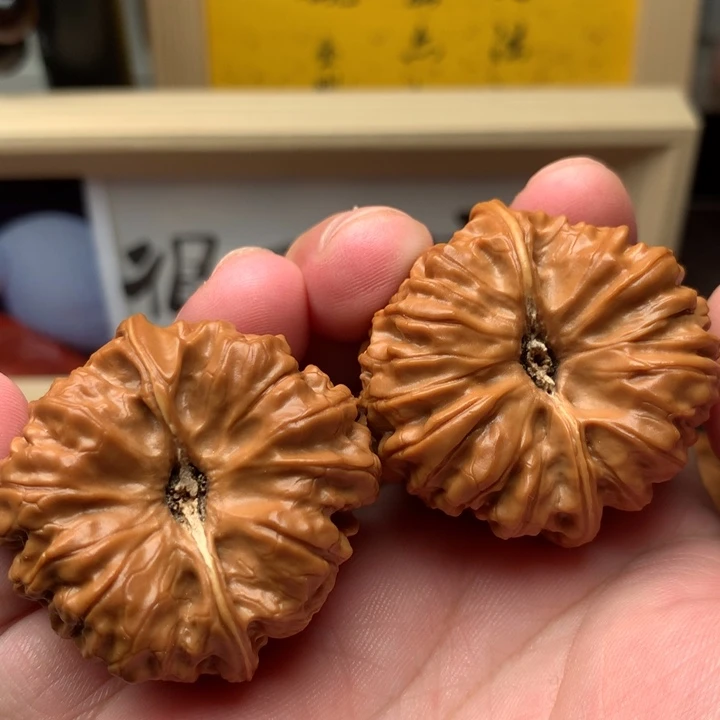 文玩核桃把件凹底