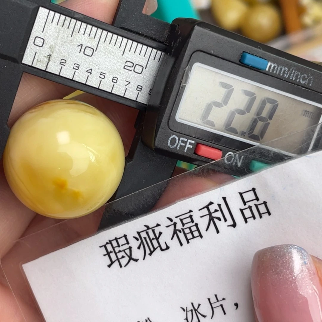 未镶嵌琥珀裸石微瑕87