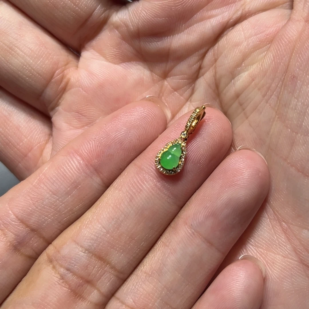 翡翠18K金镶嵌颈饰