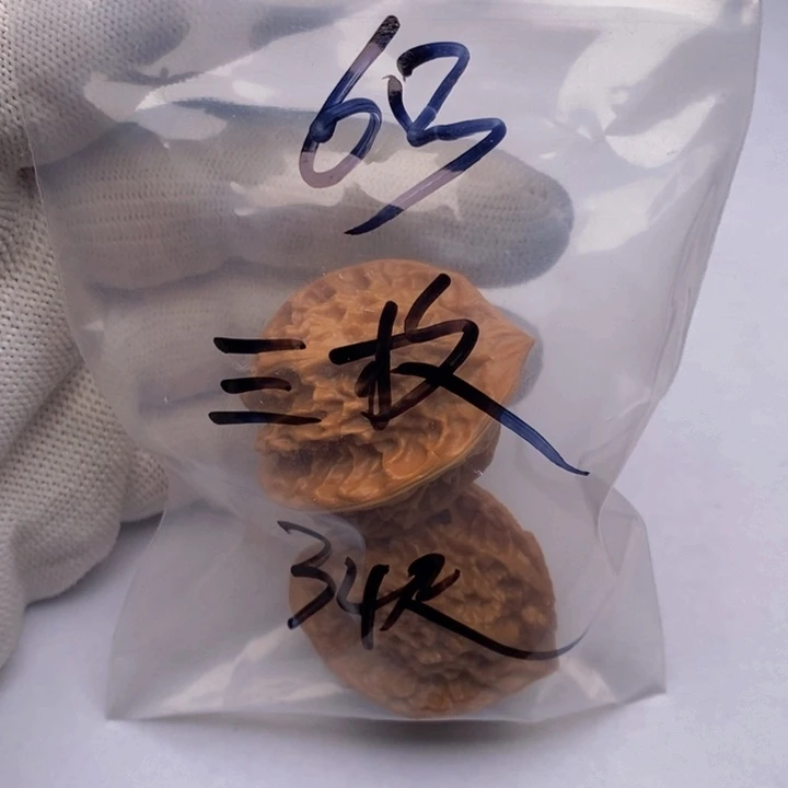吊坠文玩核桃三棱