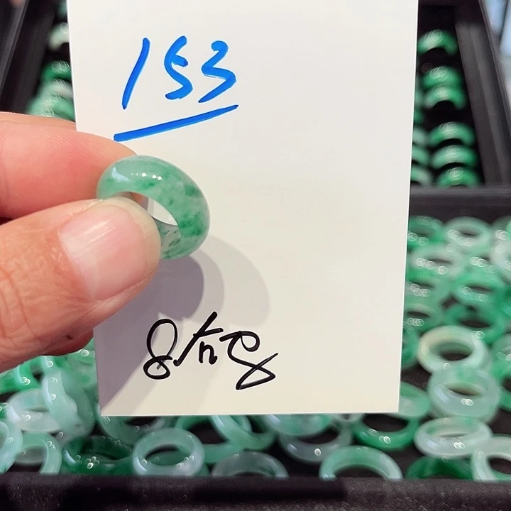 喵****石英质玉未镶嵌戒圈